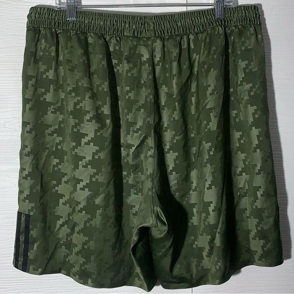 Adidas x Ivy Park Green Digital Camo Drawstring Shorts L - Picture 2 of 4